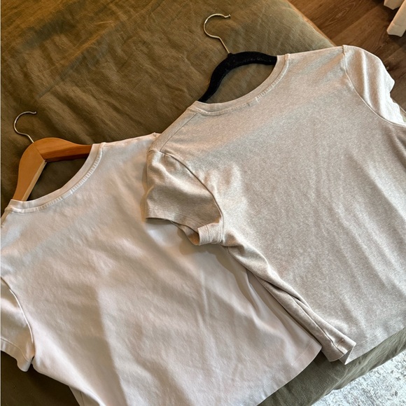 Uniqlo mini t shirt - Picture 2 of 2